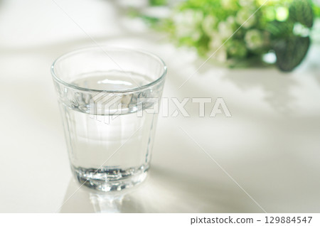 一杯礦泉水 129884547