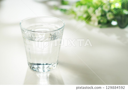 一杯礦泉水 129884592