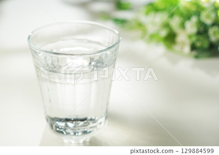 Mineral water in a glass 129884599