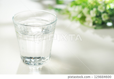 一杯礦泉水 一杯礦泉水 129884600