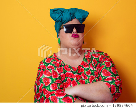 Cool plus size woman crossing arms with sunglasses 129884604
