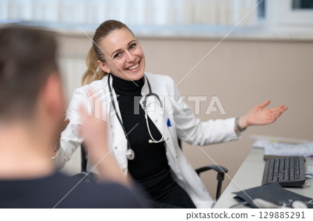Female doctor consulting patient in office Female doctor consulting patient in office 129885291