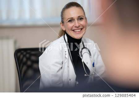 Female doctor consulting patient in office Female doctor consulting patient in office 129885404