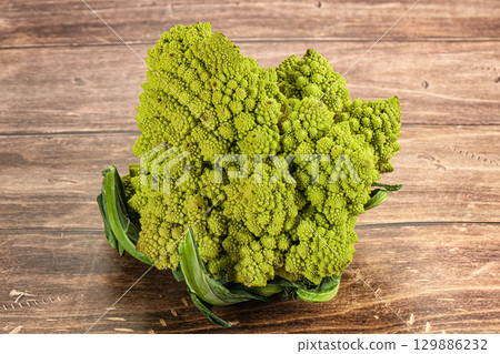 Green raw fresh ripe Romanesco cabbage Green raw fresh ripe Romanesco cabbage 129886232