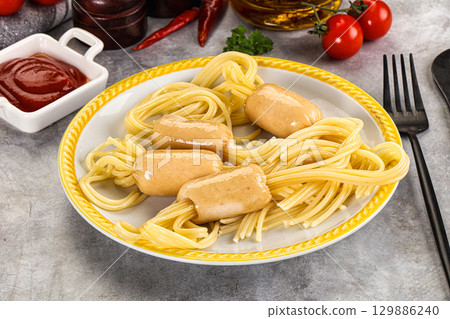 Dietary baby chicken sausage with spaghetti 129886240