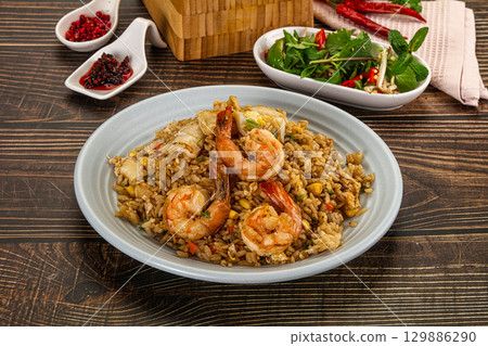 Vietnamese fried rice with prawn and squid Kom Ran 129886290