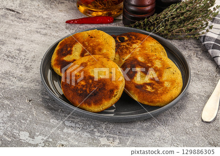 Georgian cuisine - Corn bread Mchadi Georgian cuisine - Corn bread Mchadi 129886305