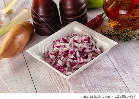 Diced red onion in the bowl 129886487