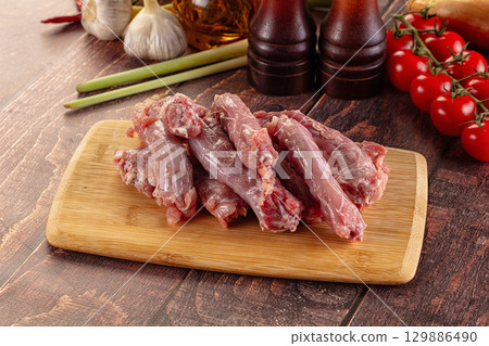 Raw chicken neck for cooking 129886490