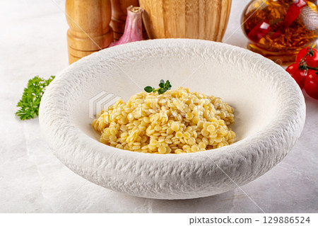 Boiled ptitim grain wheat pasta 129886524
