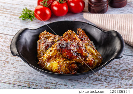 Baked chicken wings with spices 129886534