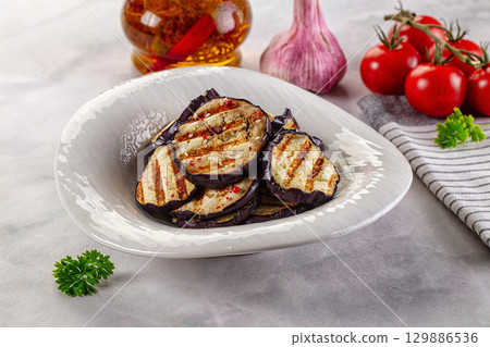 Tasty grilled eggplant round slices 129886536