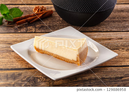 Classic delicous cheesecake slice served mint Classic delicous cheesecake slice served mint 129886958