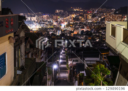 長崎縣:長崎市夜景,一座斜坡之城,無盡的斜坡 長崎縣:長崎市夜景,一座斜坡之城,無盡的斜坡 129890196