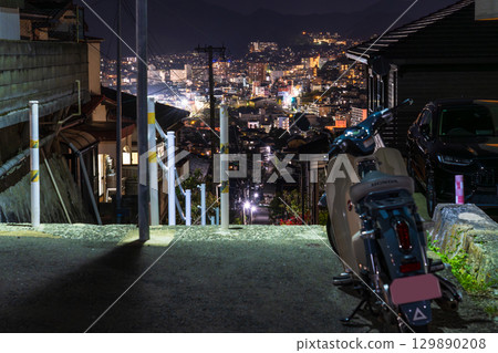 Nagasaki Prefecture: Night view of Nagasaki City, a city of slopes, and endless slopes 129890208