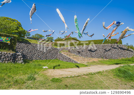 View of the Yokosuka Castle ruins in Kakegawa City (Shizuoka Prefecture) View of the Yokosuka Castle ruins in Kakegawa City (Shizuoka Prefecture) 129890496