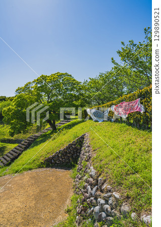 View of the Yokosuka Castle ruins in Kakegawa City (Shizuoka Prefecture) 129890521