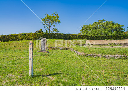 View of the Yokosuka Castle ruins in Kakegawa City (Shizuoka Prefecture) 129890524