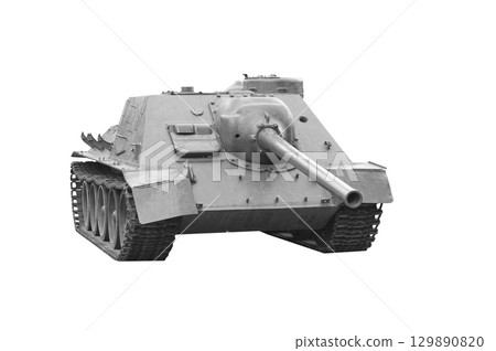 Black and white old military tank isolated Black and white old military tank isolated 129890820
