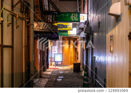 長崎縣佐世保的飲酒區與夜生活區 長崎縣佐世保的飲酒區與夜生活區 129891069