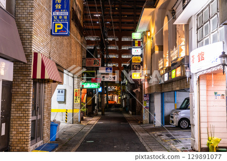 長崎縣佐世保的飲酒區與夜生活區 長崎縣佐世保的飲酒區與夜生活區 129891077