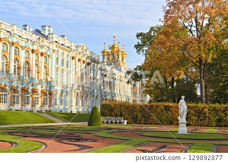 October autumn park in Russia, lake with red leaves and reflection in the lake, Aleksandrovsky park, Tsarskoe Selo, Leningrad region. Autumn landscape, seasons. 129892877