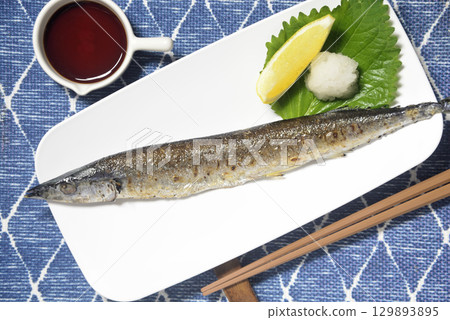 Autumn taste: Grilled saury 129893895