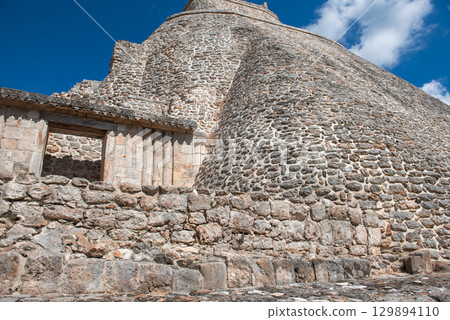 The Glory of Ancient Maya Civilization – Uxmal Ruins The Glory of Ancient Maya Civilization – Uxmal Ruins 129894110