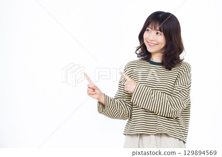 woman pointing finger 129894569