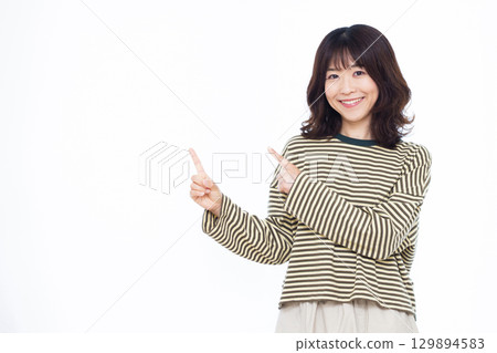 woman pointing finger 129894583
