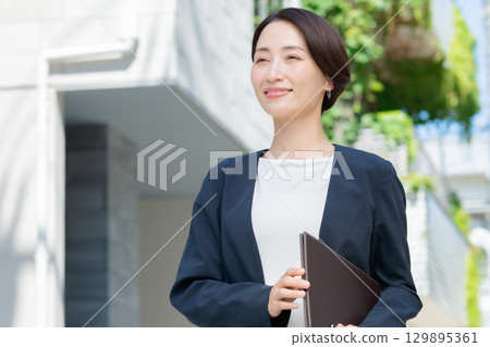 Businesswoman holding a file Businesswoman holding a file 129895361