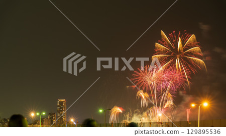 An artistic fireworks display against the beautiful night sky of the cityscape (Marina Town Seaside Park, Nishi Ward, Fukuoka City) An artistic fireworks display against the beautiful night sky of the cityscape (Marina Town Seaside Park, Nishi Ward, Fukuoka City) 129895536
