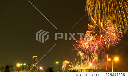 An artistic fireworks display against the beautiful night sky of the cityscape (Marina Town Seaside Park, Nishi Ward, Fukuoka City) 129895538