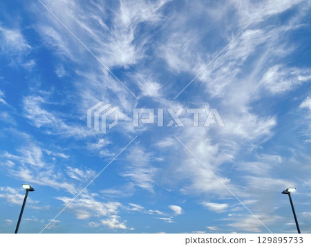 燈光和天空 129895733