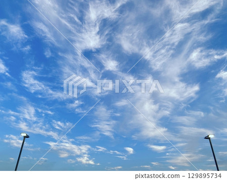 燈光和天空 燈光和天空 129895734