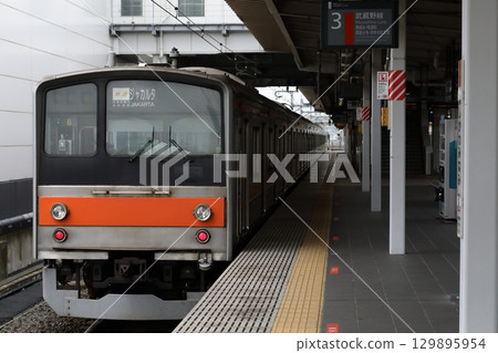 武藏野線205系列車貼有「Rapid Jakarta」標識，對海外發售 129895954