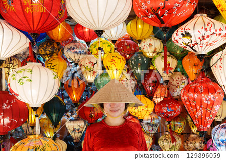 Vietnam Hoi An lantern tourism 129896059