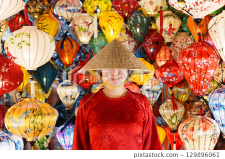 Vietnam Hoi An lantern tourism 129896061