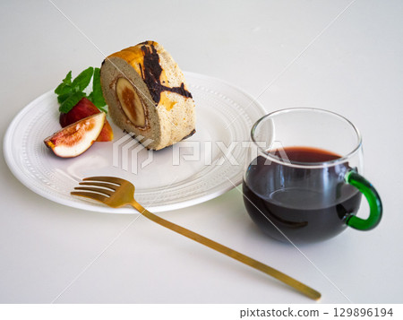 Fig, roll cake, mint, red wine 129896194
