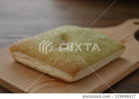 牛角麵包甜瓜麵包 牛角麵包甜瓜麵包 129896617