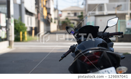 停放的大型摩托車 停放的大型摩托車 129897041