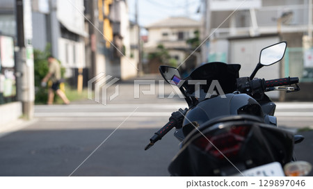 停放的大型摩托車 停放的大型摩托車 129897046