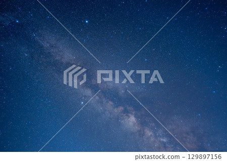 The Summer Triangle and the Milky Way starry sky 129897156