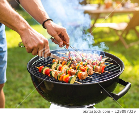 Barbecue at hand 129897329