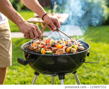 Barbecue at hand 129897332