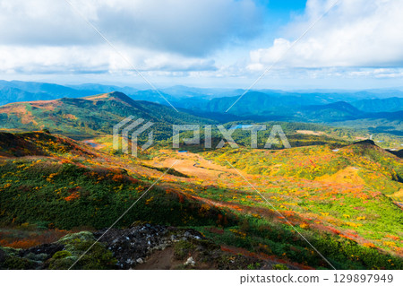 Climbing Mount Kurikoma in Autumn (Mount Kurikoma to Mount Maedake: Ryusengahara) 129897949