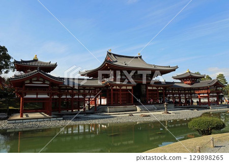 Temple grounds in autumn Temple grounds in autumn 129898265