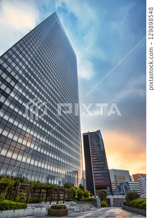 汐留超級綜合體 Shiosite 摩天大樓的晨曦 129898548