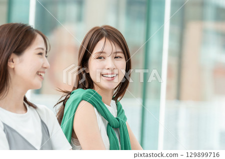 Business woman, young woman, office Business woman, young woman, office 129899716