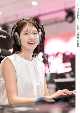 eSports game young woman 129900786